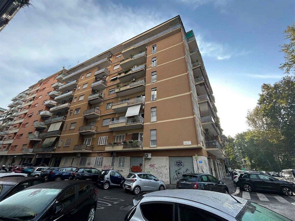 MONTESACRO- ESPERO VIA VALLE VIOLA SALONE CUCINA DUE CAMERE E DUE BALCONI