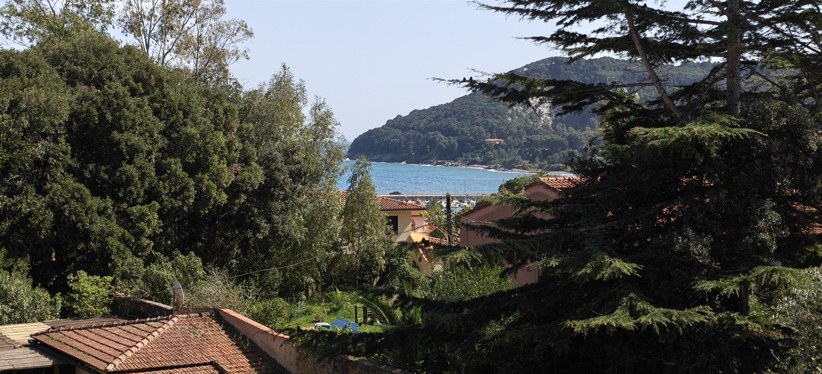 Villa d'epoca con ampi spazi esterni
