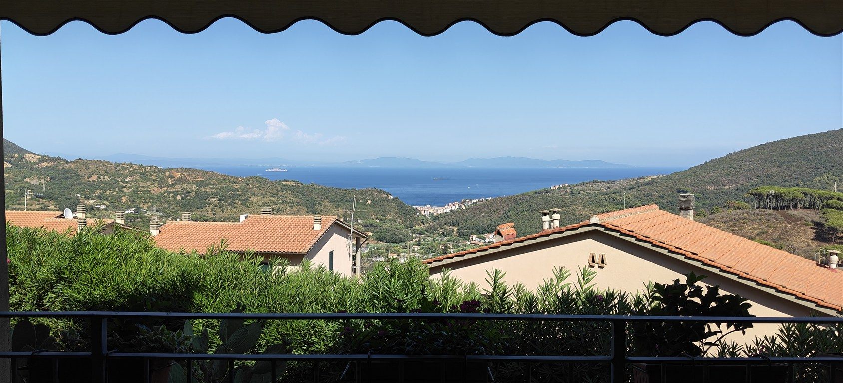 Appartamento panoramico con posto auto e giardino