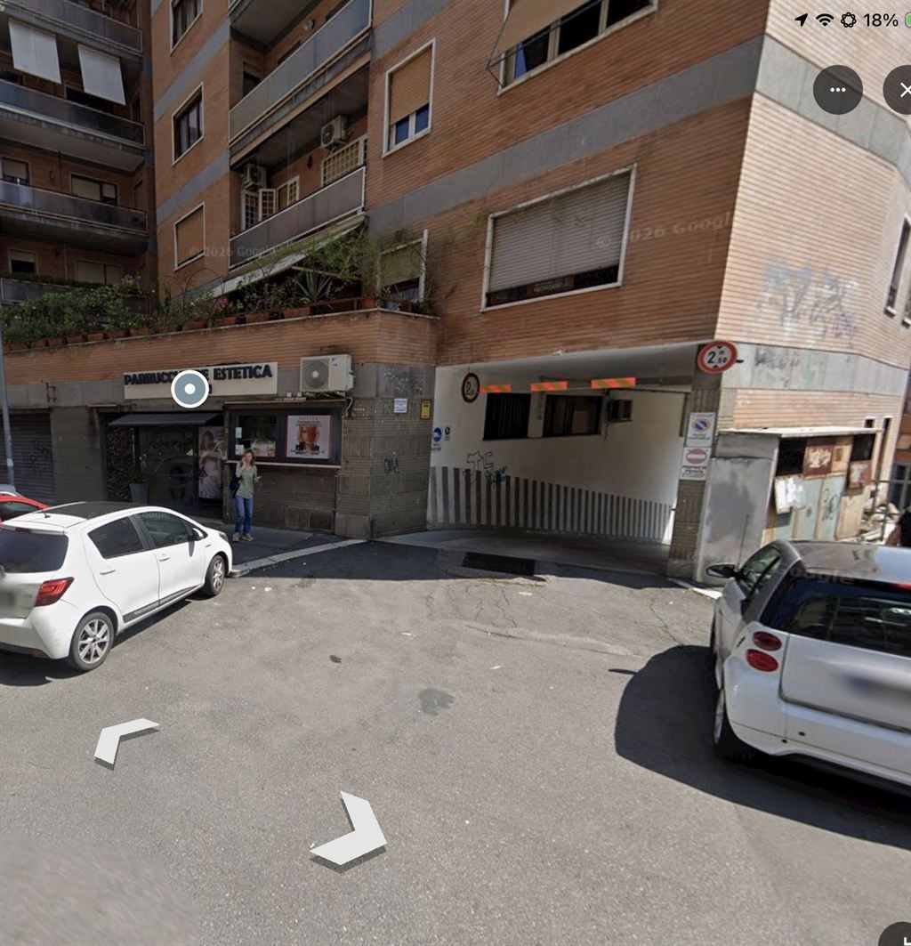 BOX AUTO 24 MQ A DUE PASSI DALLA METRO