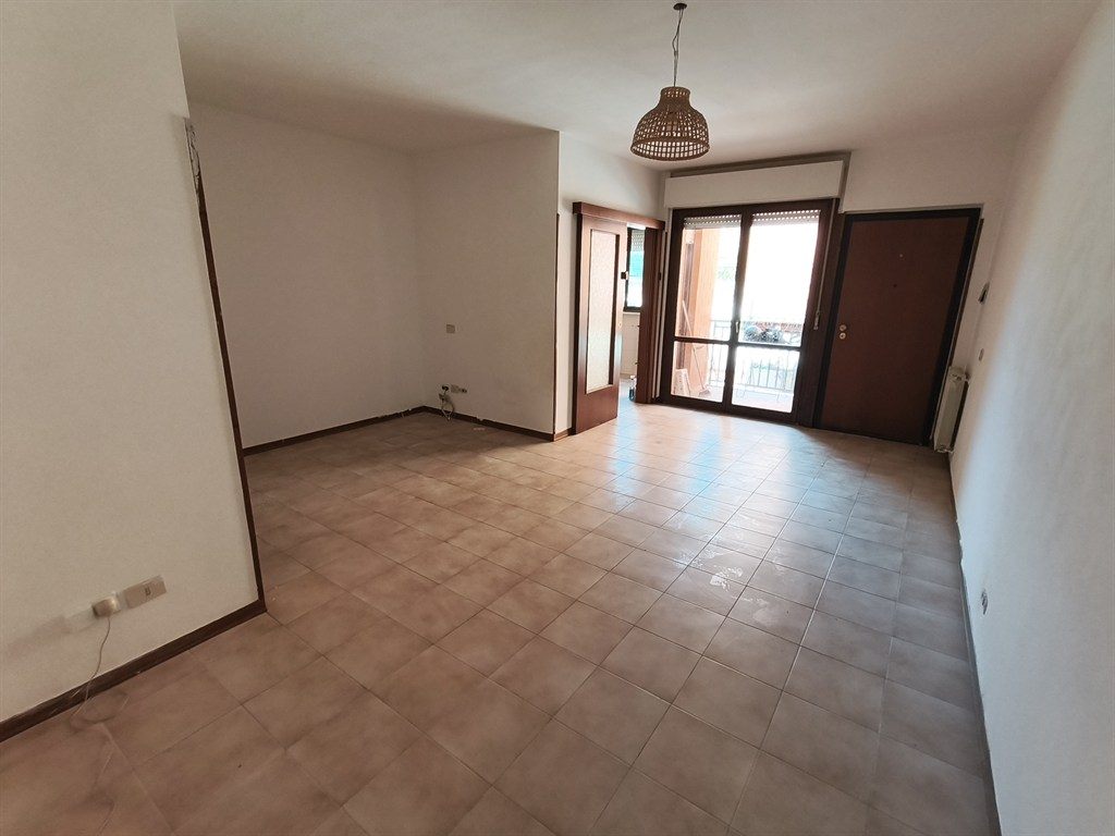 TRILOCALE CON GIARDINO, POSTO AUTO COPERTO E CANTINA